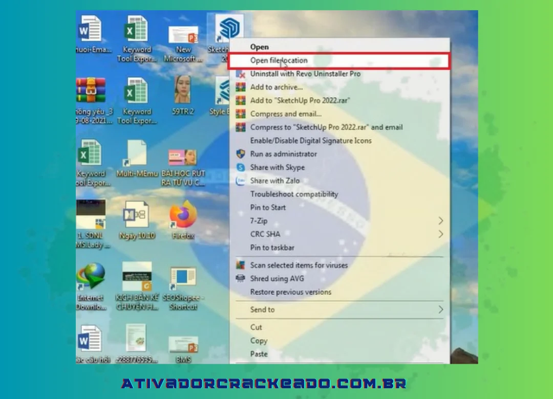 Na área de trabalho, clique com o botão esquerdo no ícone do programa “Sketchup 2002” e escolha “Abrir local do arquivo”. (1)