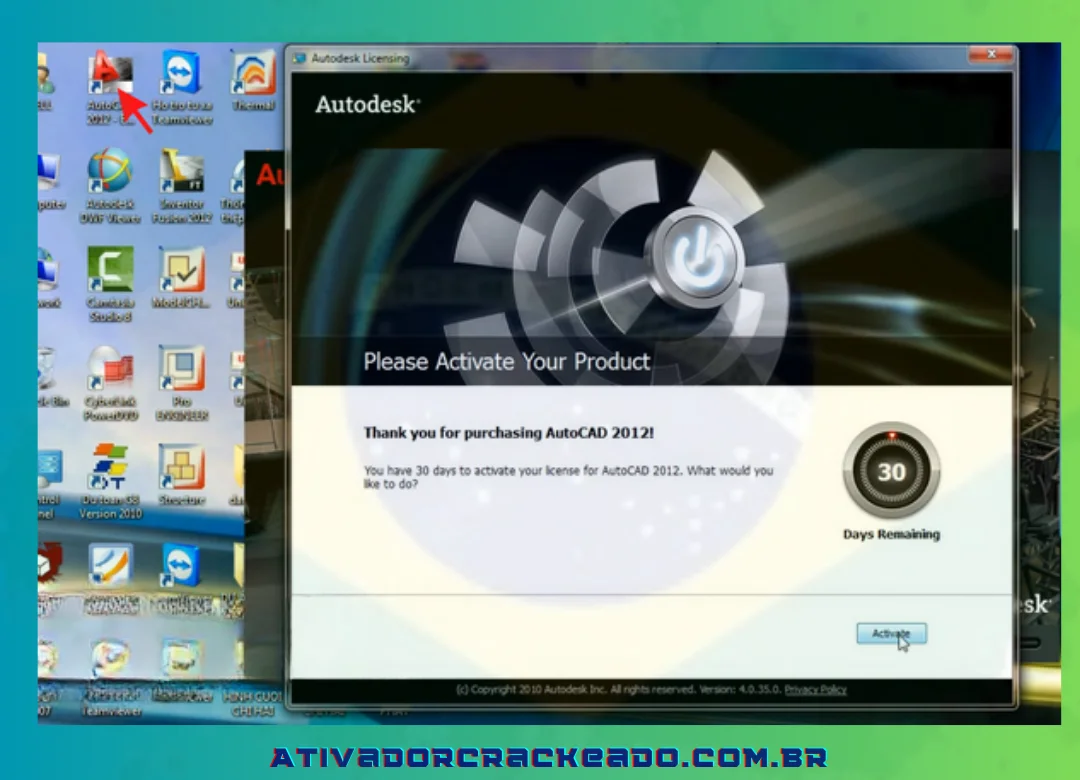 Na tela do computador, escolha o ícone do programa Autocad 2012. Em seguida, selecione “Ativar”.
