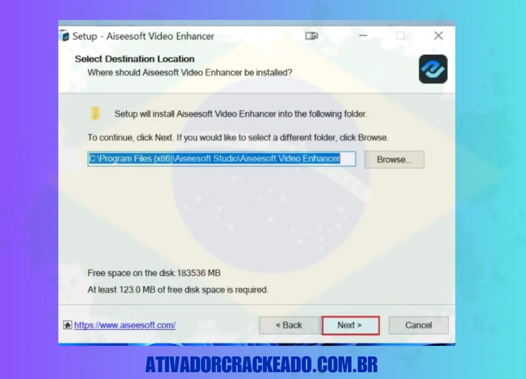 Além disso, 'Destination Location' aparecerá na sua tela, indicando qual drive será usado para instalar o software. Clique em 'Next' para continuar.