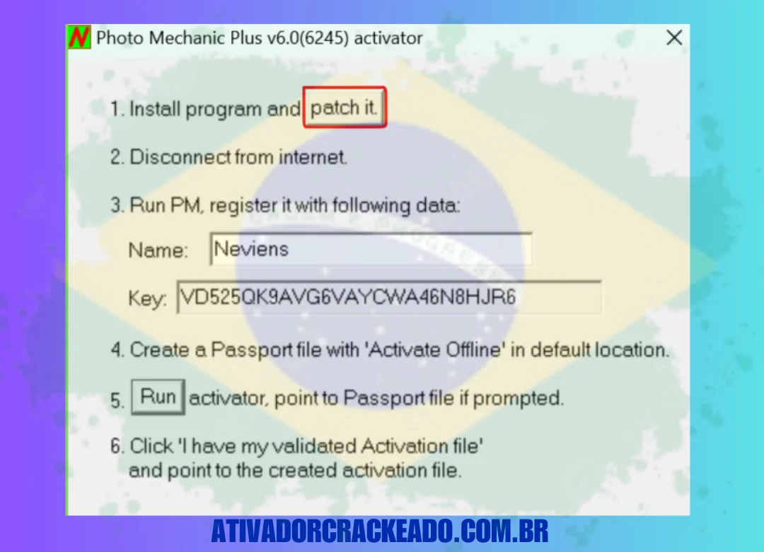 Extraia o arquivo activator.rar e execute o arquivo activator.exe como administrador.